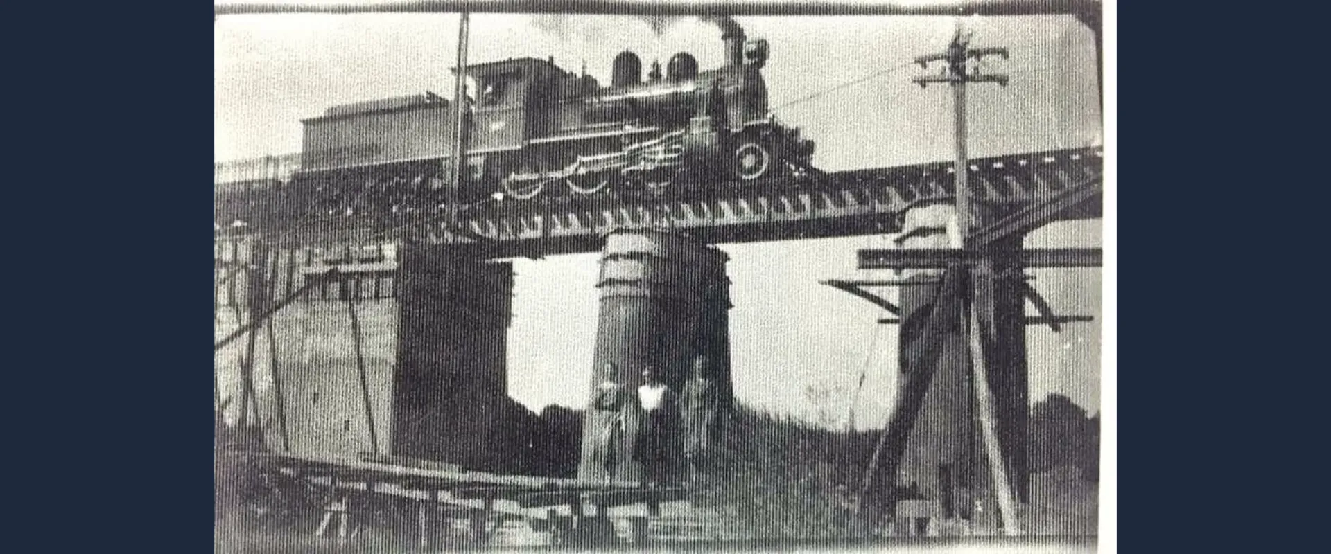 Puente ferroviario histórico - B/N
